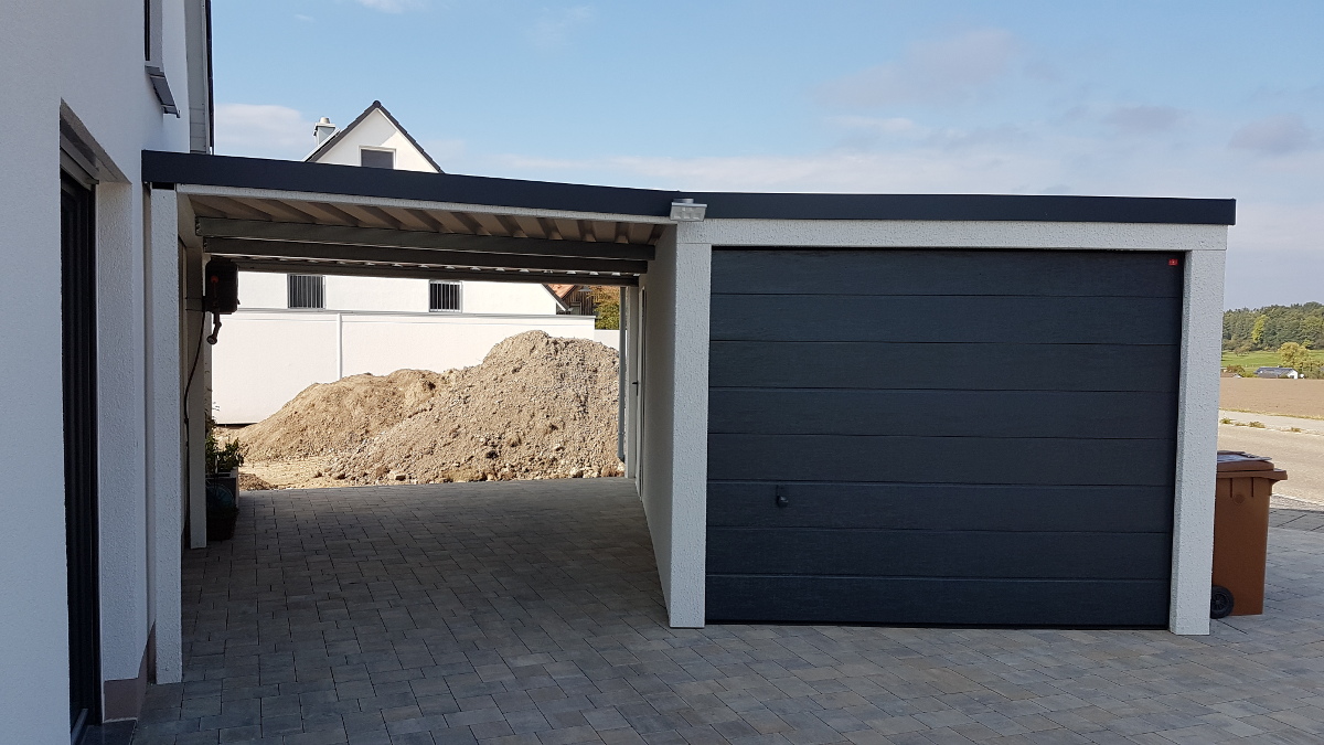 Einzelgarage Mit Sektionaltor Und Anbau Carport