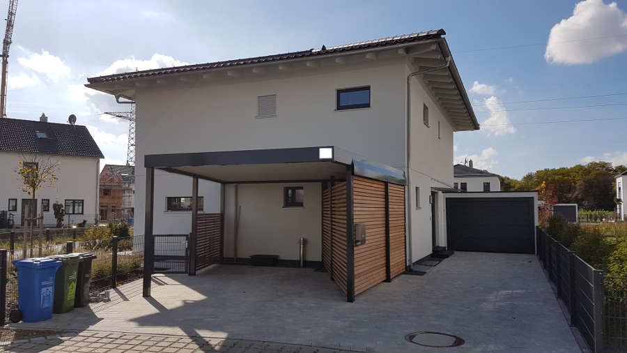 Carport Aus Stahl Mit Gerateraum Abstellkammer Seitlich Integriert News Brandl